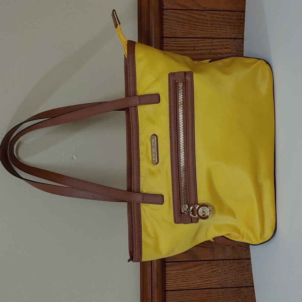 Michael Kors Kempton Shoulder Bag